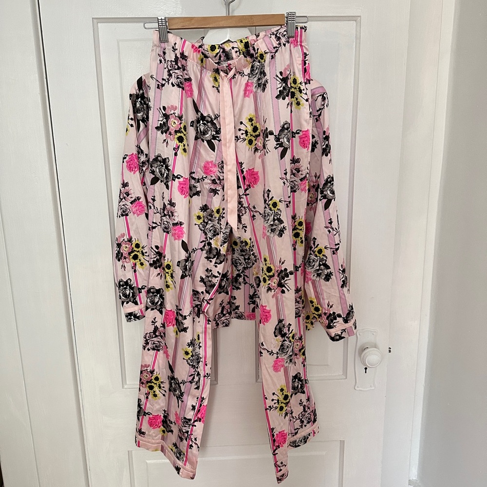 Brand new Victoria’s Secret pyjamas